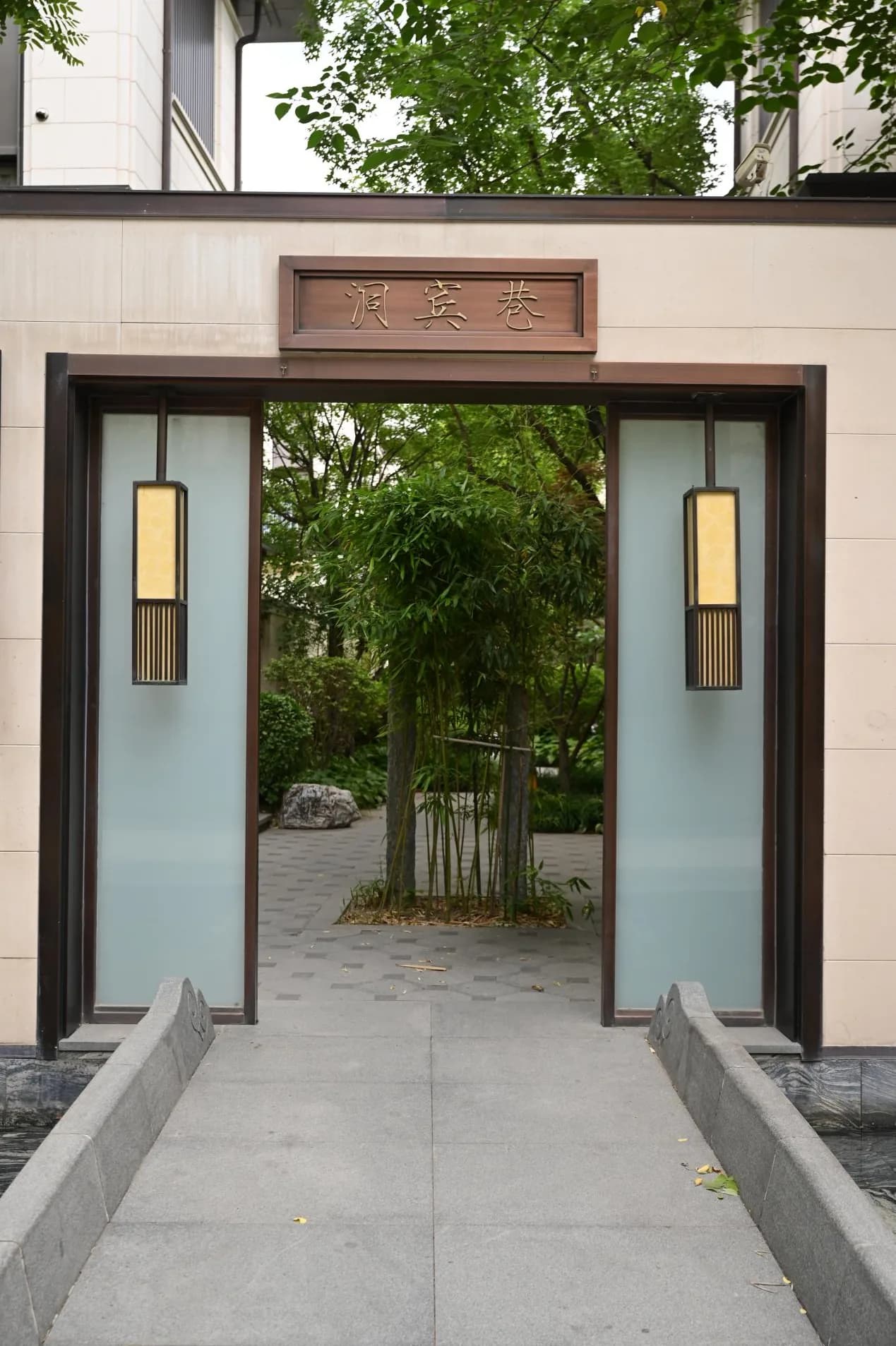 Jinglin Yuanzhu: Project photography: Chinese-style entrance court